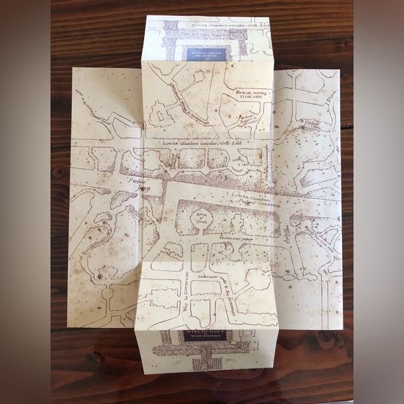 LIKE NEW UNIVERSAL Harry Potter Marauders Map - Picture 7 of 9